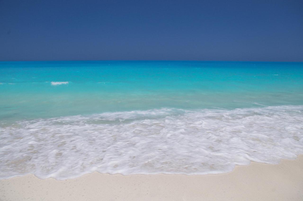 Villas Petro Beach Ел Аламейн Екстериор снимка