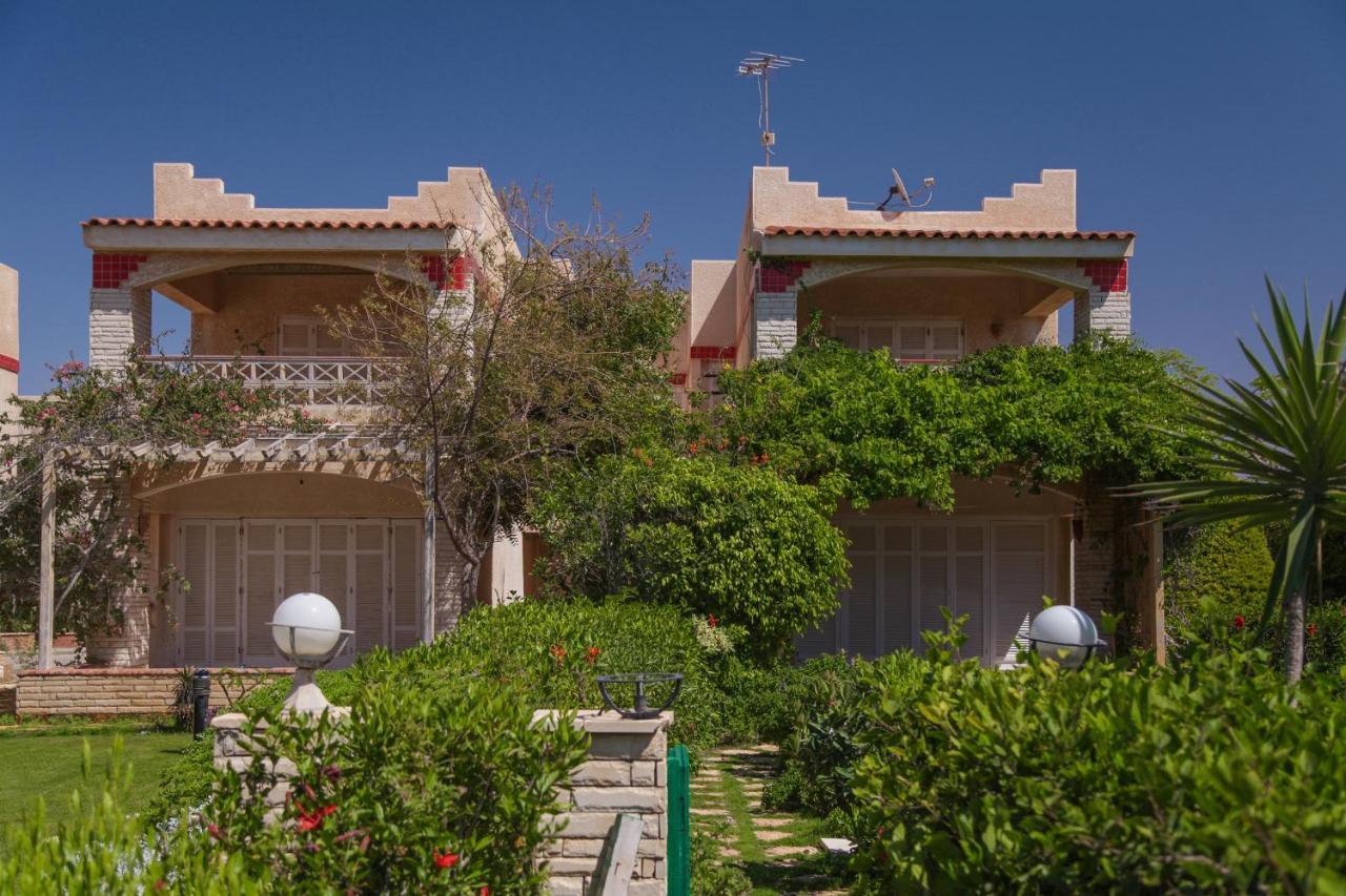 Villas Petro Beach Ел Аламейн Екстериор снимка
