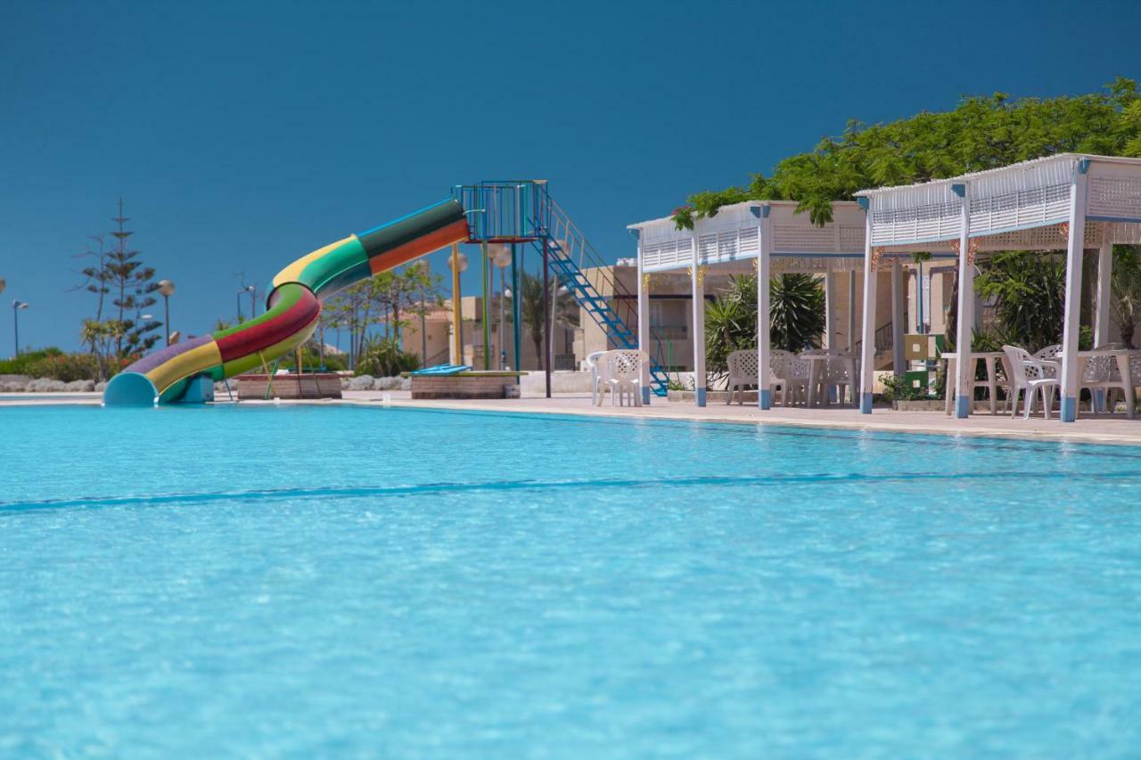 Villas Petro Beach Ел Аламейн Екстериор снимка